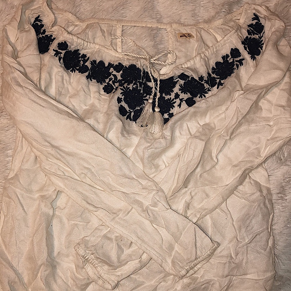 white hollister long sleeve